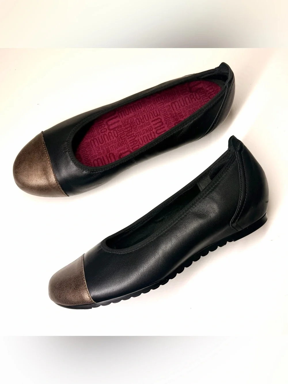 Munro Women’s Henlee Black/Bronze Leather Flats Shoes Size- 8 Wide
